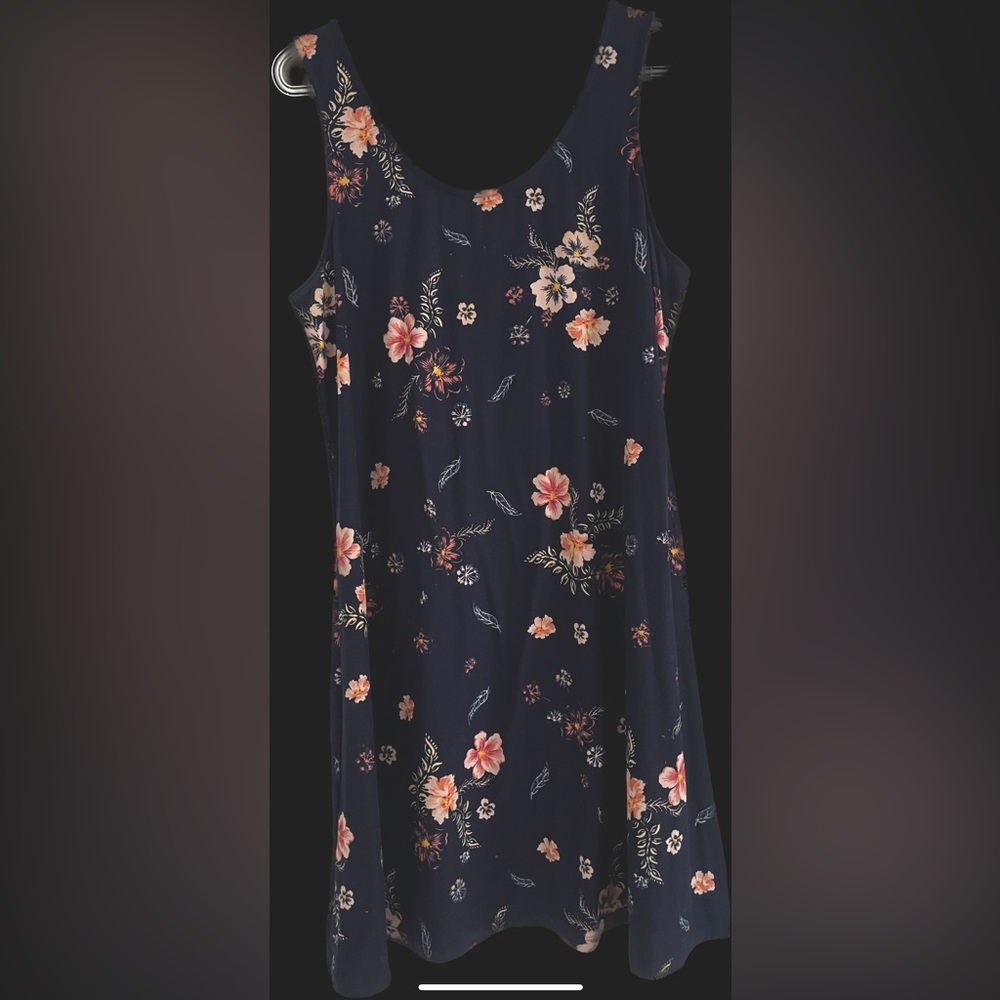 Beautiful used like new, ‘Mudd’ soft and stretchy dress. Beautiful strap on back